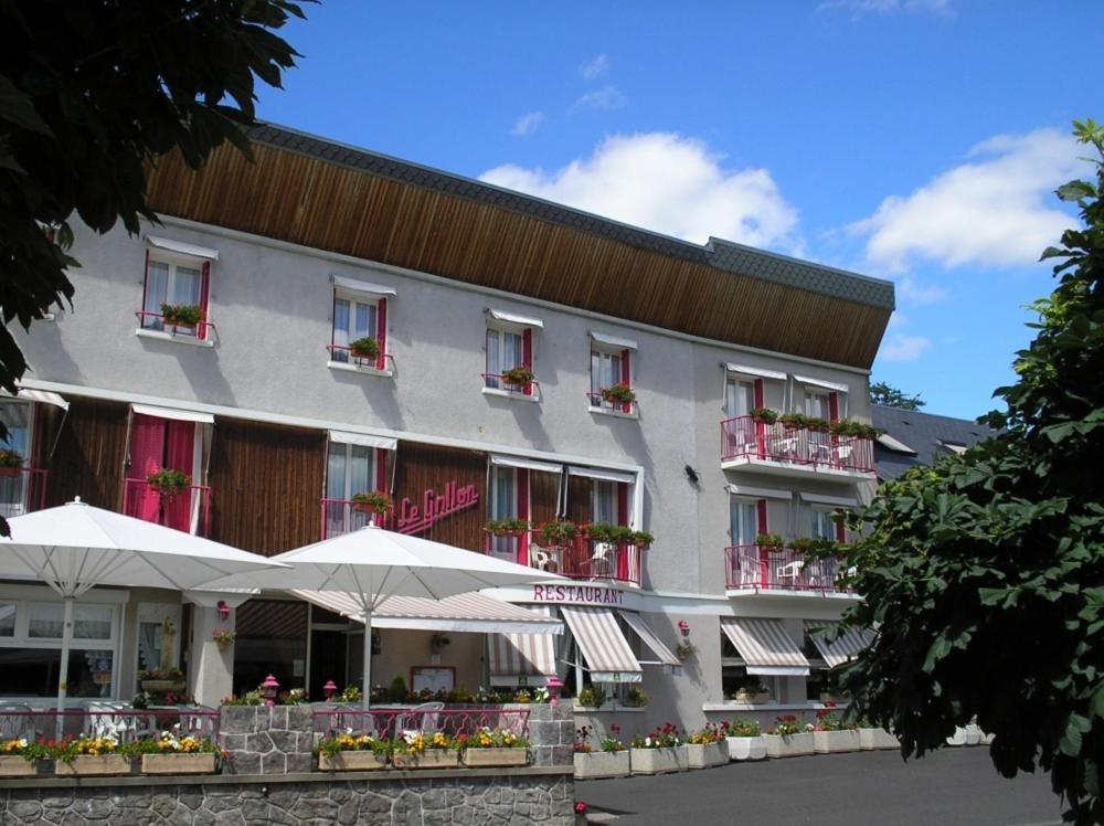 Hotel Restaurant Le Grillon Chambon-sur-Lac Exterior photo